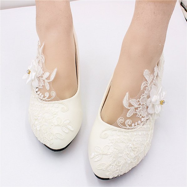 White Lace High Heels Wedding Shoes Large And Fashionable Square